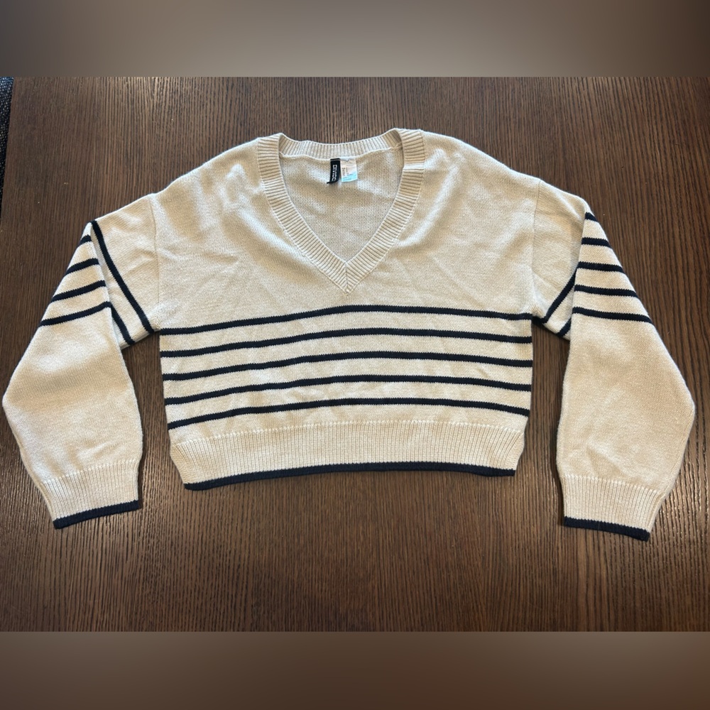 H&M Cream V-Neck Cropped Sweater with Black Stripes
